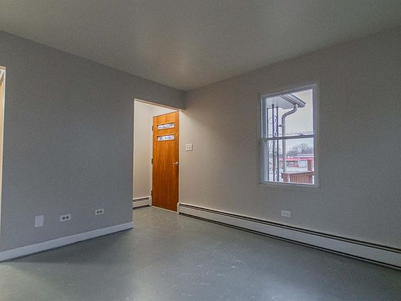 4th image of 3137 Fairview Ave