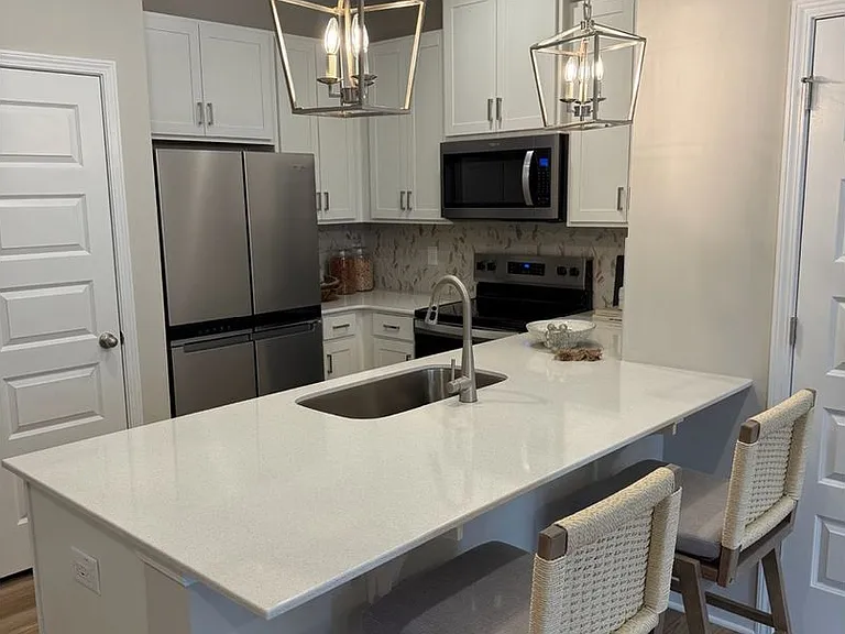 511 Eastwood Dr — Photo 3