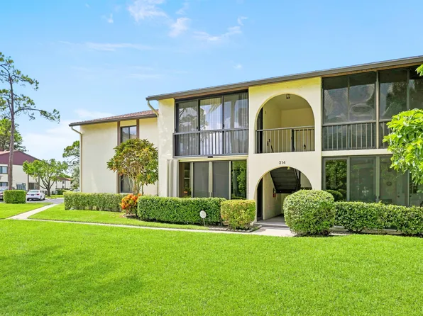 314 Knotty Pine Circle #C-1, Greenacres, FL 33463