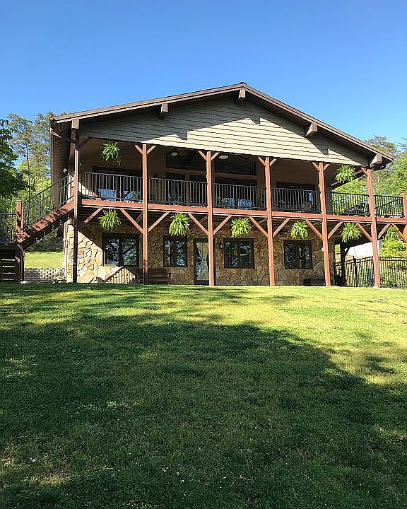 3 BR 2 Bath 2160 sq ft 