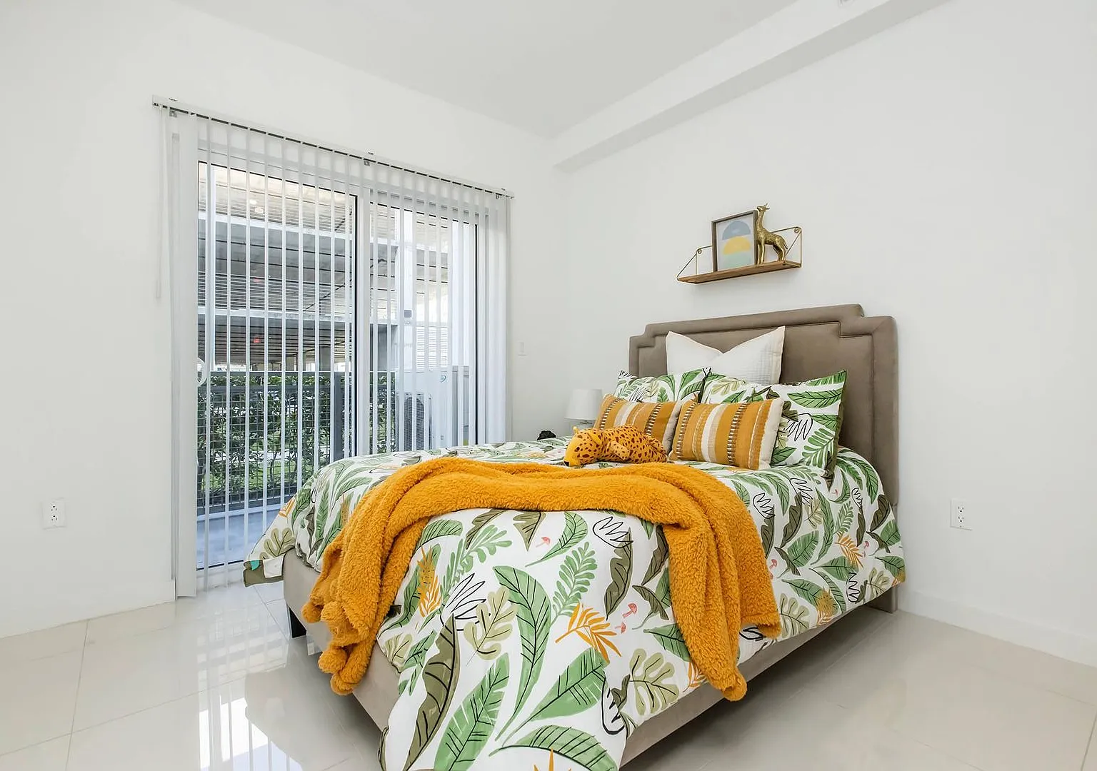 Miami lifestyle at a rate you can afford! — Photo 4