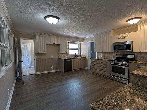 2nd image of 4213 Meadowbrook Dr