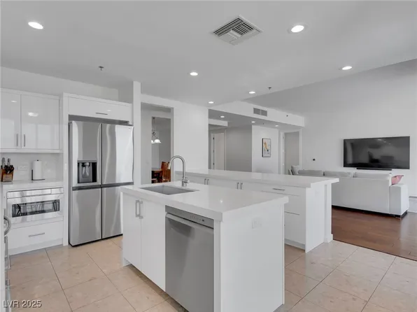 4525 Dean Martin Dr Unit 3006, Las Vegas, NV 89103