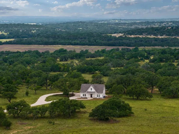 105 Colette Ln, Blanco, TX 78606