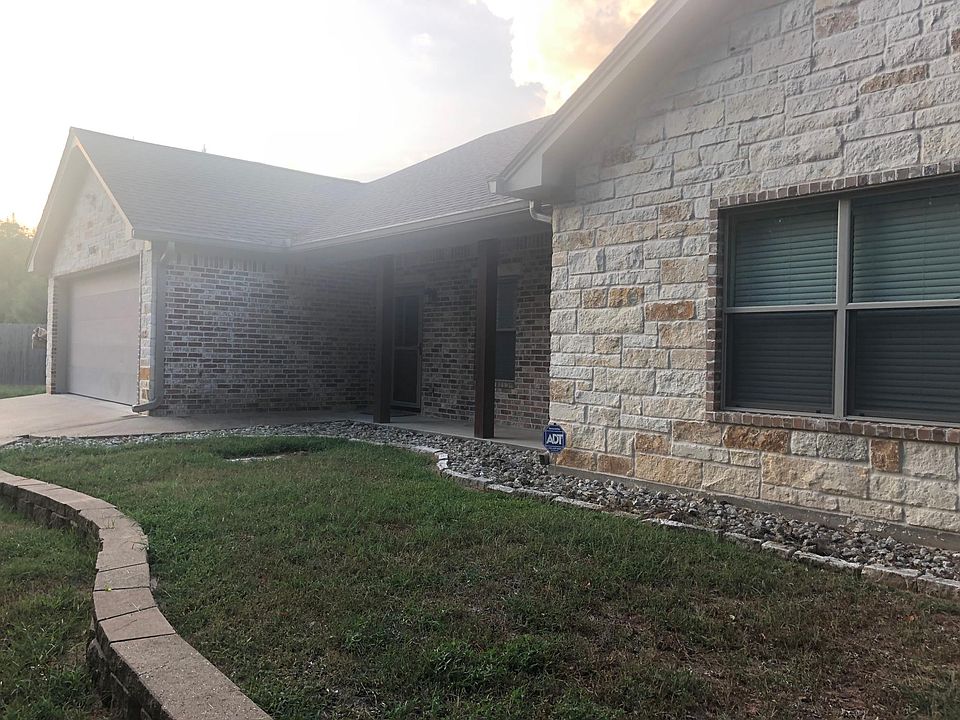 2nd image of 1515 Tanglewood Cir
