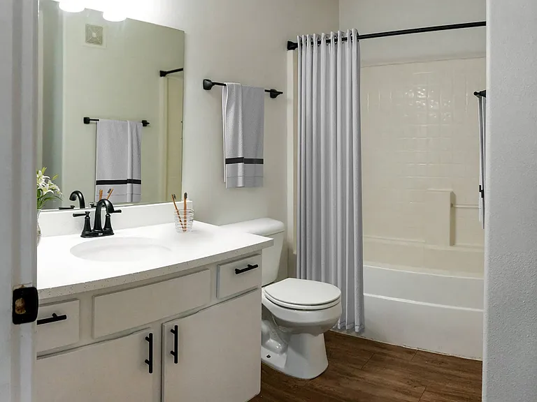 Skyline Apartments — Photo 9