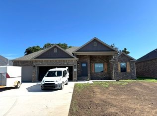 922 Round Top St, Prairie Grove, AR 72753