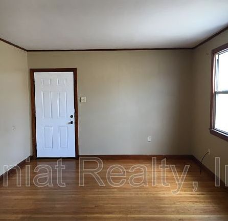 3rd image of 122 N Bernadotte St