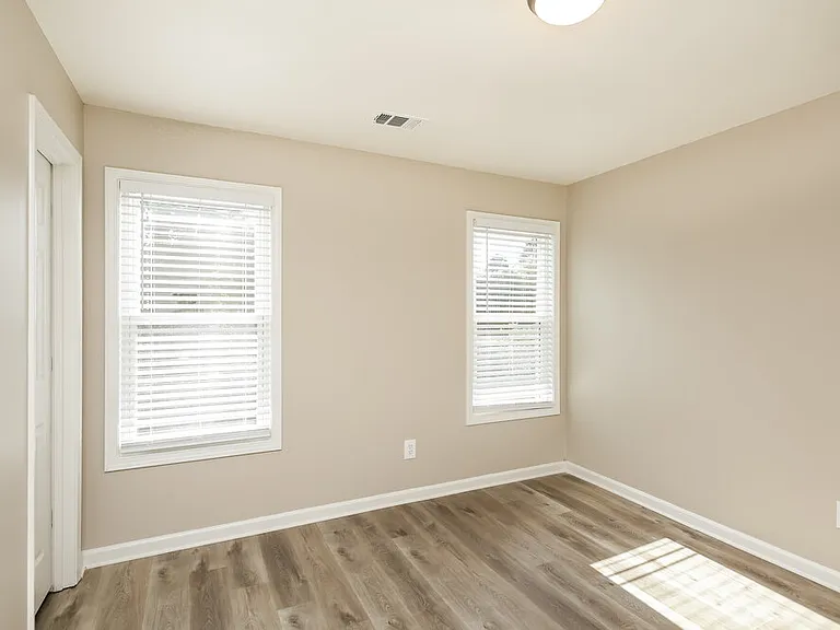 655 Suwanee Lakes Cir — Photo 15