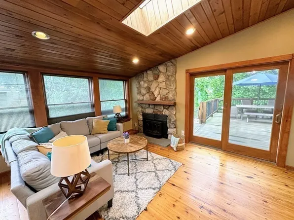 40 Manning St, Hudson, MA 01749