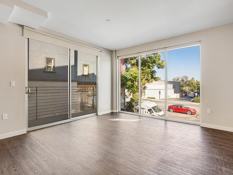 16300 Ventura Blvd #209 — Photo 13
