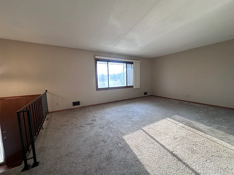 8833 Queen Ave S — Photo 9