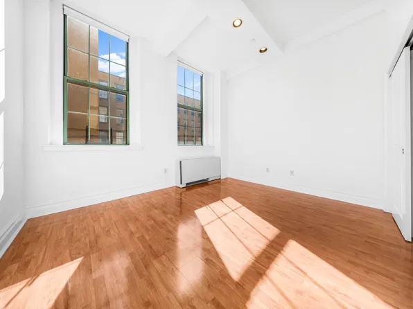45-02 Ditmars Boulevard image 1 of 6