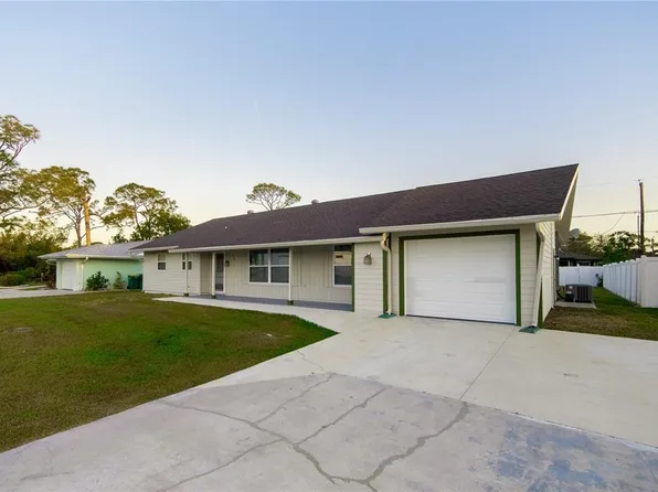 536 Lakehurst Ave NW, Pt Charlotte, FL 33952