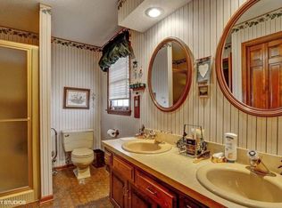 22525 155th St, Basehor, KS 66007