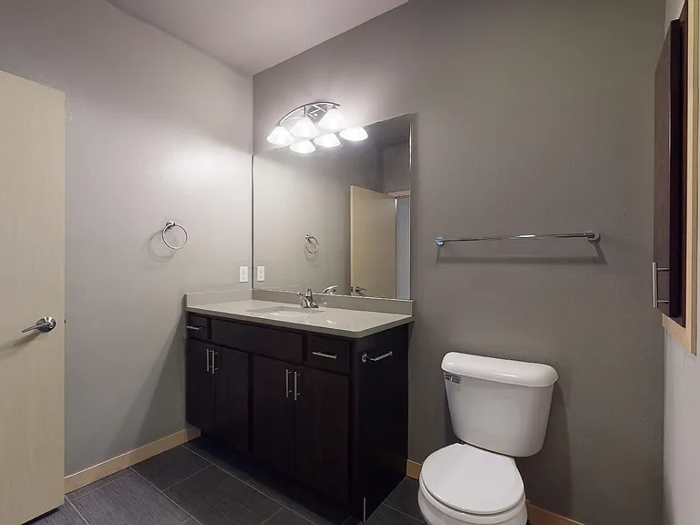 902 Drake St — Photo 24