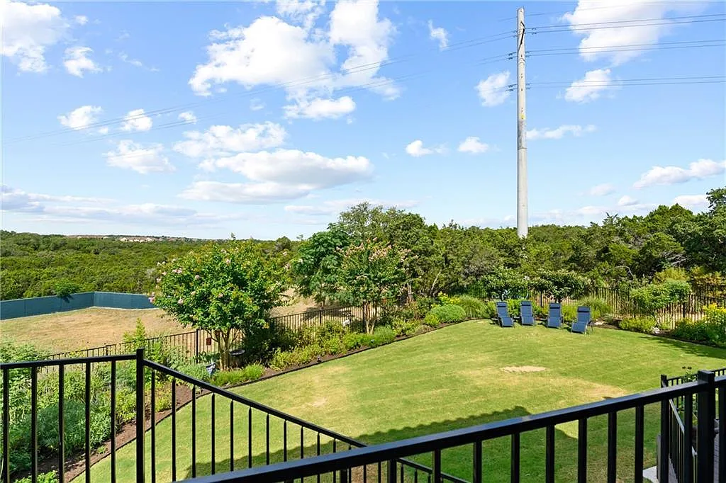 4 bed, 3.5 bath, 3265 sqft, $4,195 — Photo 2