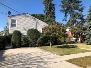 21 Boxwood Rd, Port Washington, NY 11050