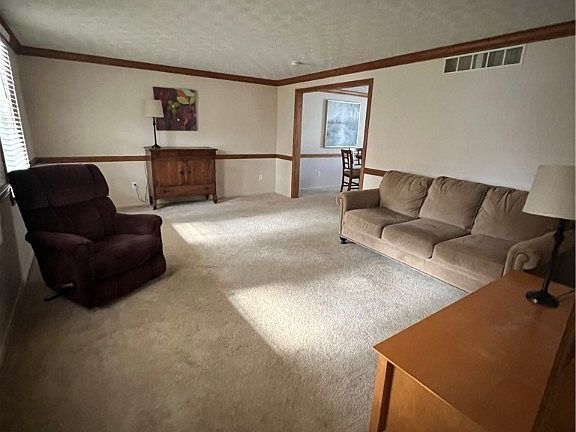 4th image of 8863 Sherwood Dr NE