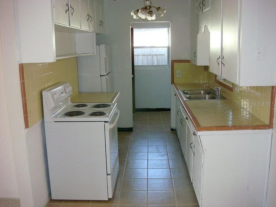 2nd image of 829 51st Ave S