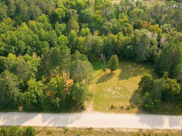 51401 Wolf Dr, Deer River, MN 56636