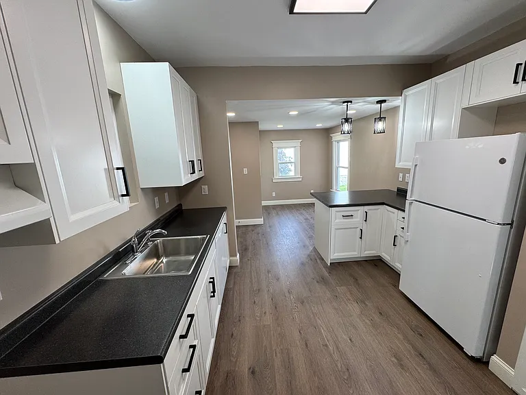 452 W Adams St #1 — Photo 3