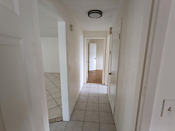 4th image of 2597 N Oleander Ave APT 6