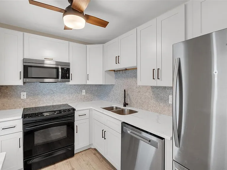 5996 Hibiscus Dr #6 — Photo 8