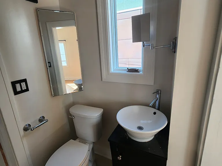 2215 Ocean Ave — Photo 7