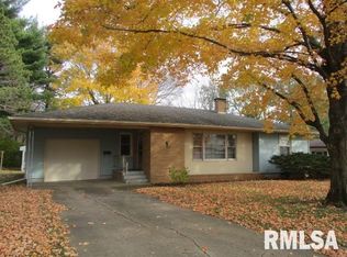 910 Donald St, Henry, IL 61537