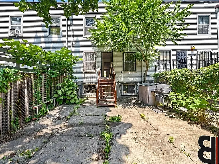 496 Lexington Ave #1 — Photo 17