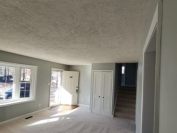 4th image of 431 Deerwood Dr