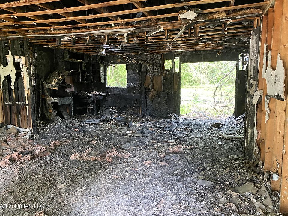 2nd image of 312 Cummins St