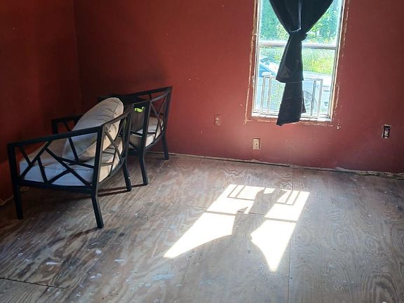 4th image of 1017 Selleck Rd