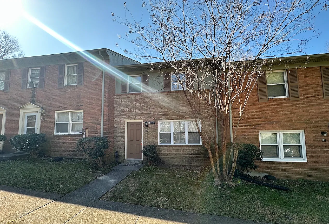 3 bed, 1080 sqft, $1,250 — Photo 1