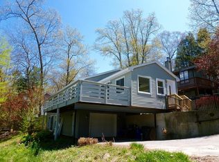 27 2nd St, Amesbury, MA 01913