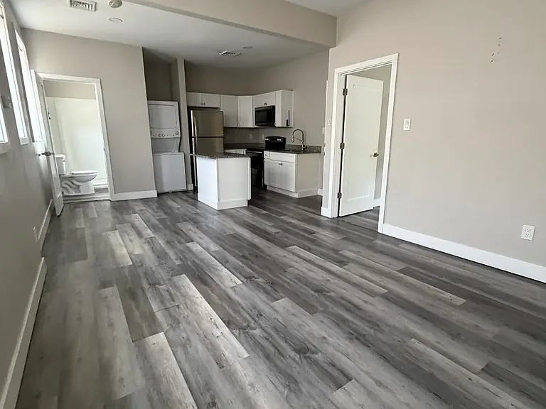 183 N Main St #6 — Photo 2