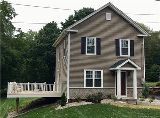 7 Walnut St, Ellington, CT 06029
