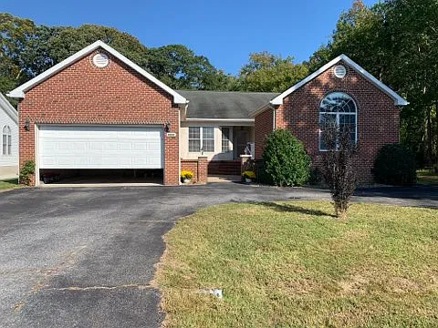 4 bed, 2468 sqft, $2,500 — Photo 2