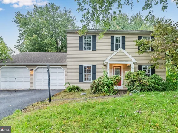 1114 Granada Ln, Mechanicsburg, PA 17055