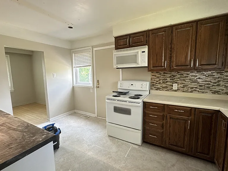 69 Ottaway Ave — Photo 7