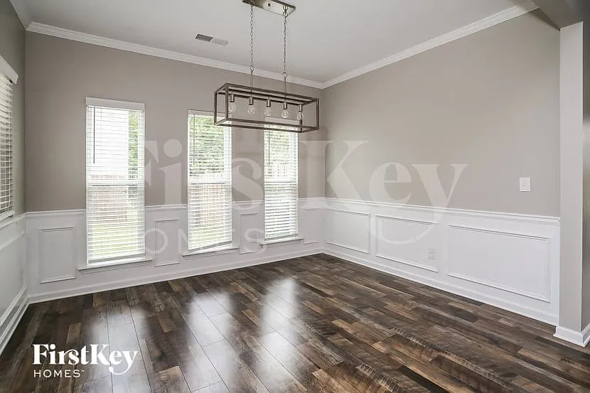 4 bed, 2.5 bath, 2109 sqft, $2,480 — Photo 4