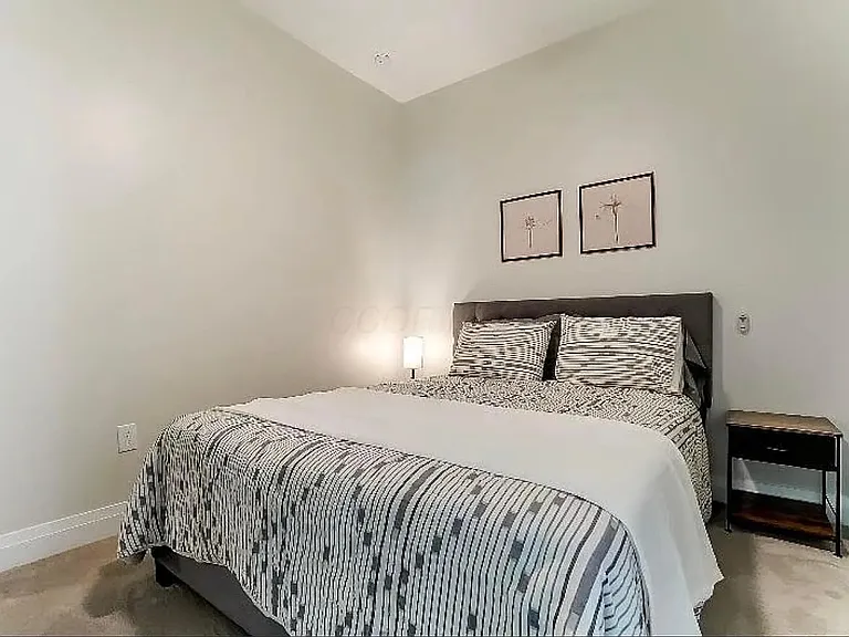Dale Dr — Photo 6