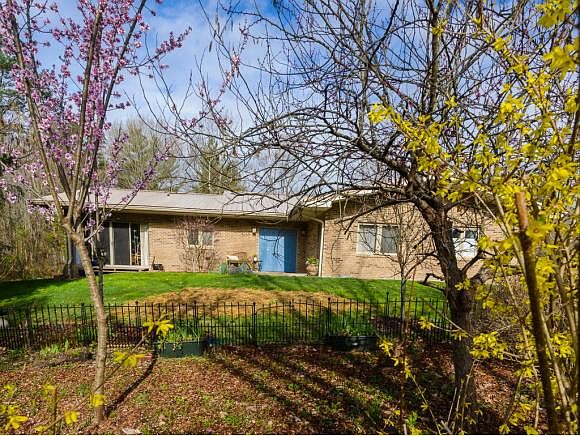 1st image of 3607 Hazelnut Dr