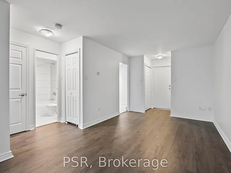 353 Queen St W #10 — Photo 13