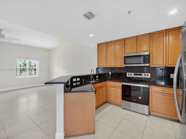 27 SW 6th Ct, Pompano Beach, FL 33060