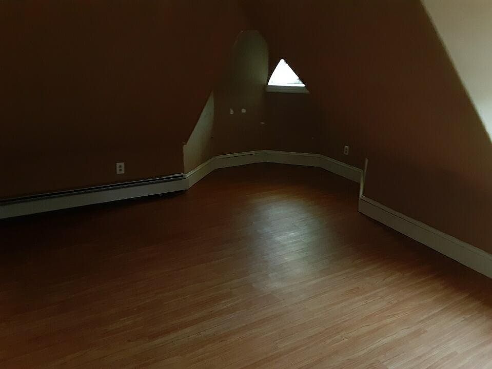 2nd image of 20 Oak St #2