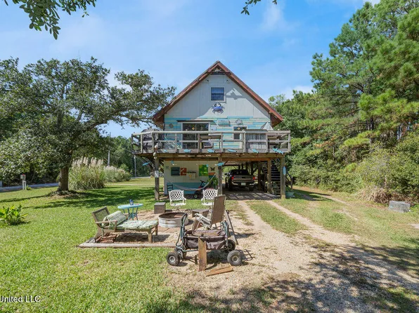 307 Deroche Blvd, Bay Saint Louis, MS 39520