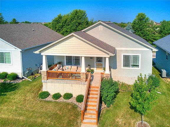2nd image of 1290 SE Waddell Way
