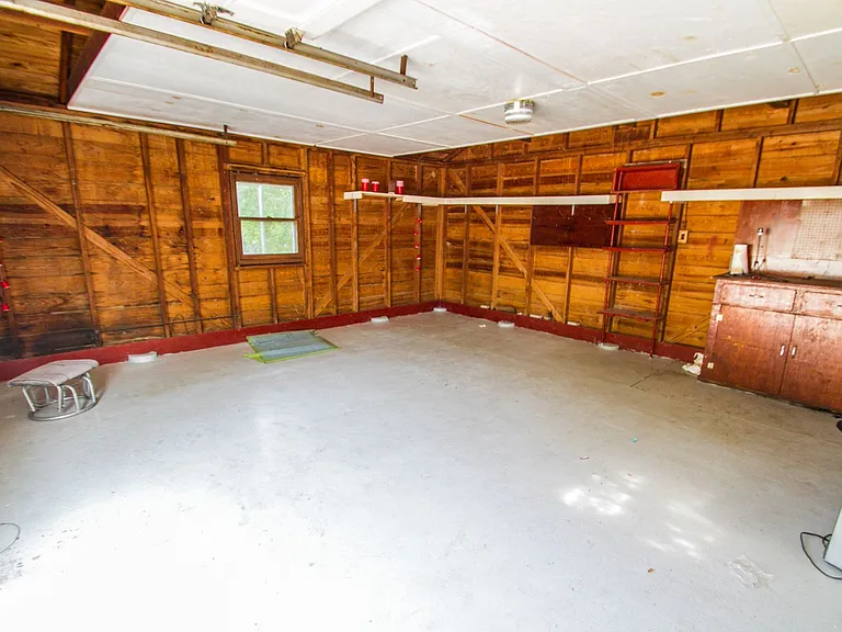 2818 E Houston St — Photo 16
